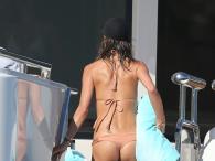 Alessandra Ambrosio w kuszącym bikini na jachcie